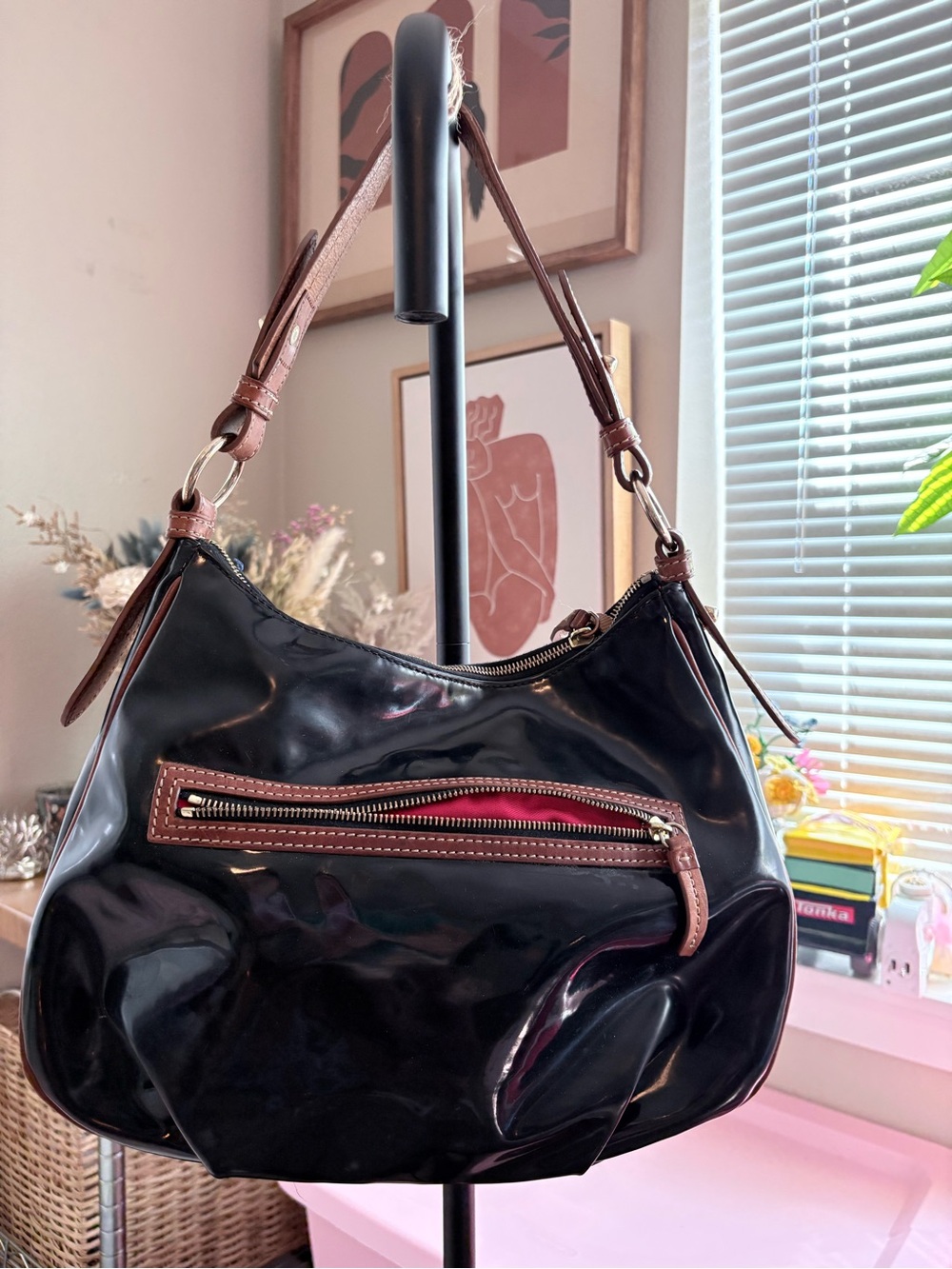 Dooney & Bourke black patent leather Bag purse - Picture 5 of 14